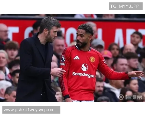 电讯报：曼联的年青球员应懂哪怕感到不公也不该揭露应战教练